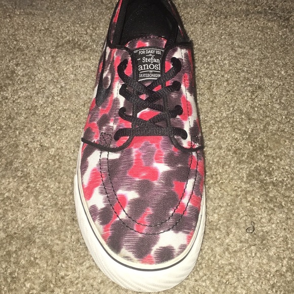 Nike Janoski - Picture 2 of 4